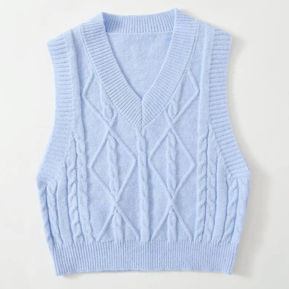 Cable knit sweater-vest